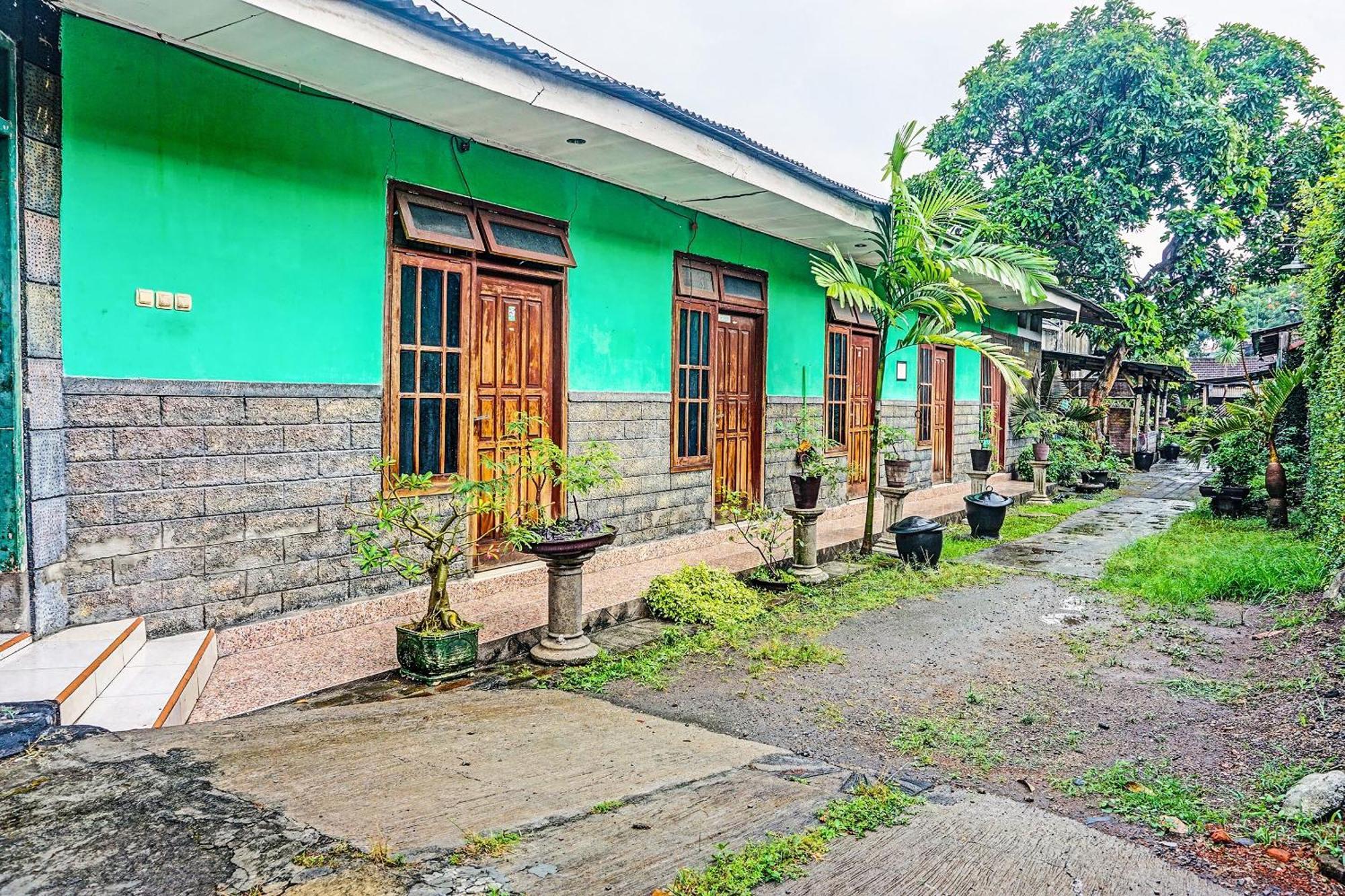Oyo 91697 Nyaman Homestay Syariah Pare Ngoại thất bức ảnh