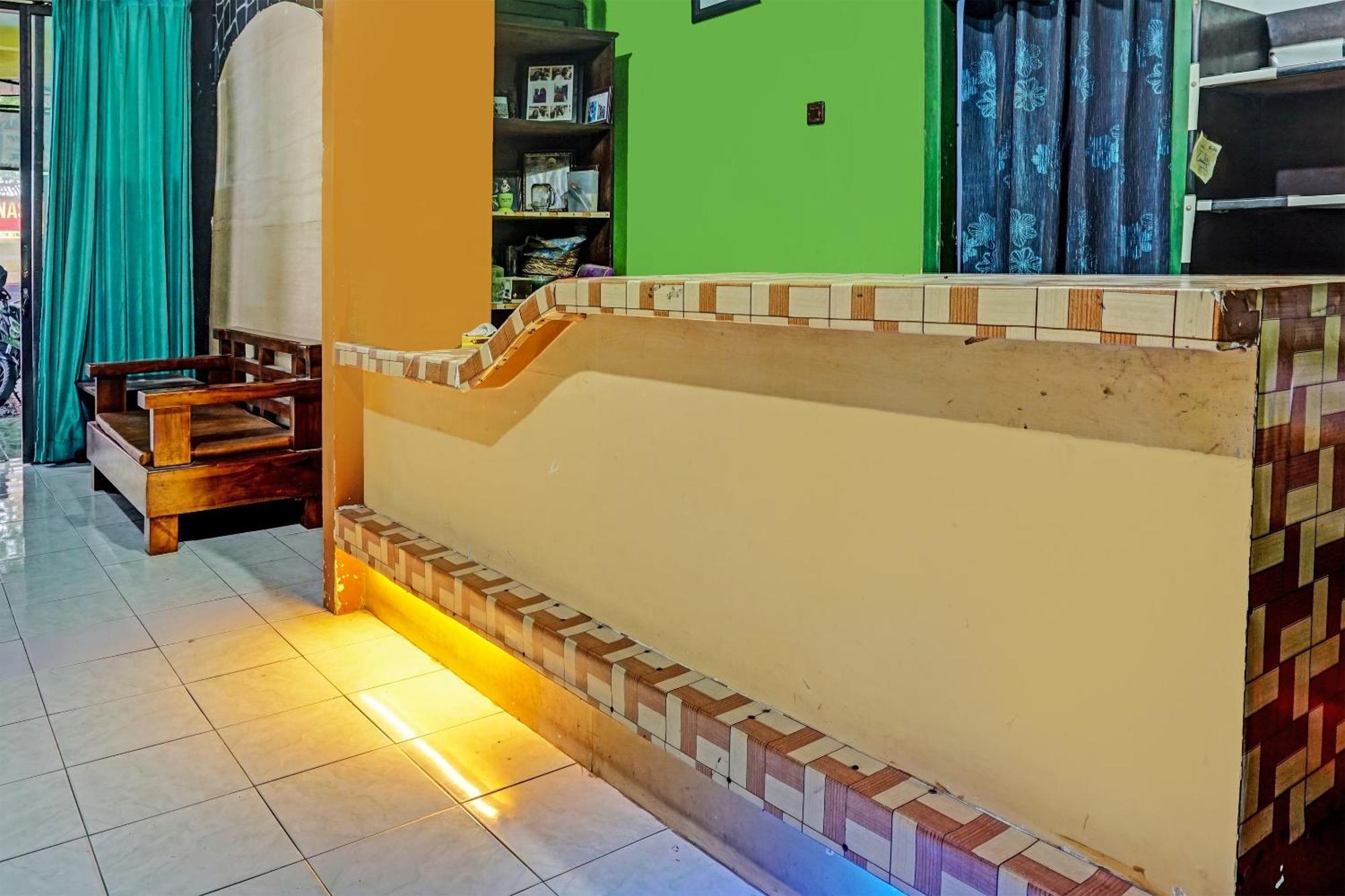 Oyo 91697 Nyaman Homestay Syariah Pare Ngoại thất bức ảnh